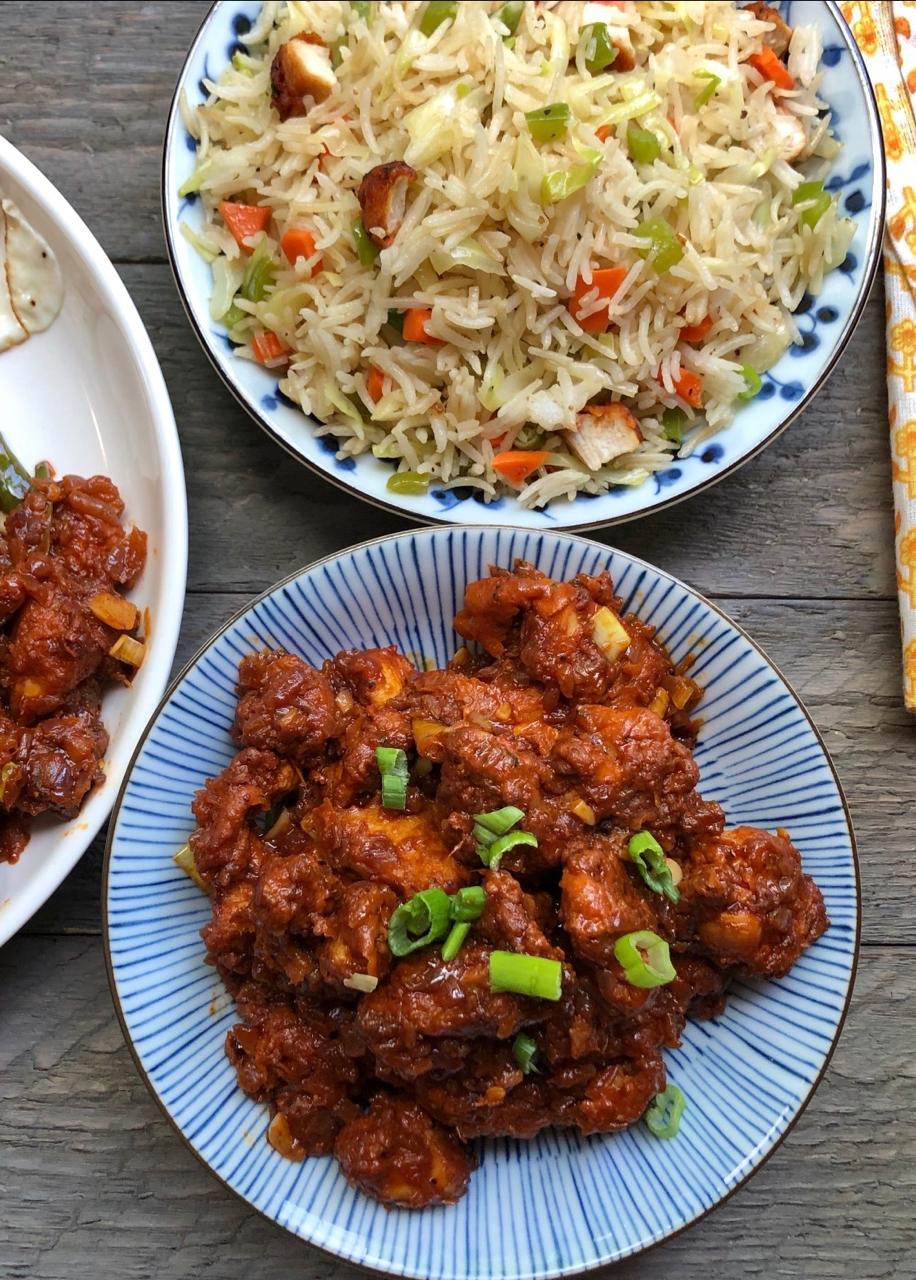 Andhra Chilli Chicken with Brown rice, Veg Gravy, Mint Tamarind dip and Mediterranean Salad